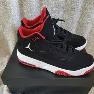 2020Jordan Max Aura 2 GS 'Black Gym Red'